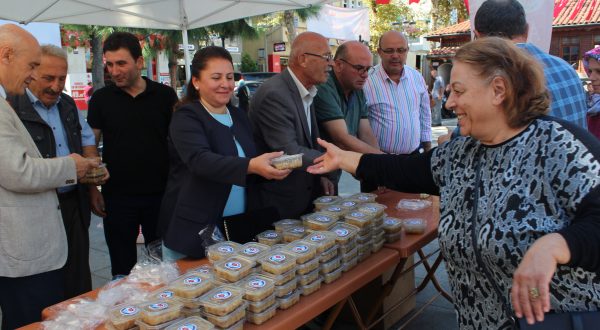 MUHARREM AYI SEBEBİYLE AŞURE DAĞITILDI