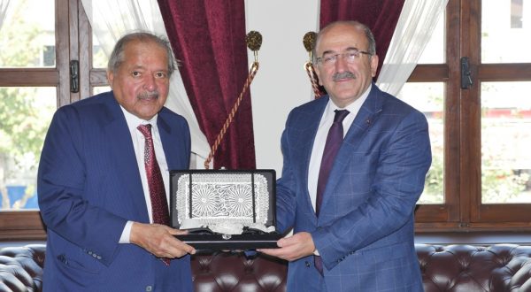 Gümrükçüoğlu Katarlı İş Heyetini Kabul Etti