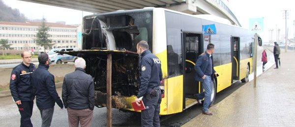 TRABZON’DA BELEDİYE OTOBÜSÜNDE YANGIN!