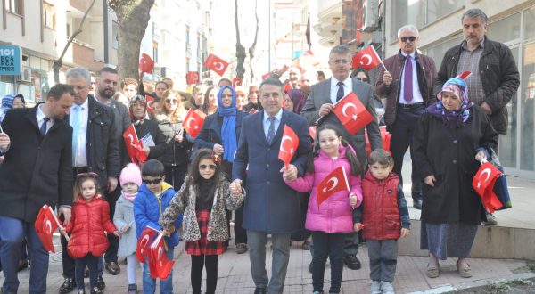 AKBULUT’TAN BAYRAKLI GEZİ