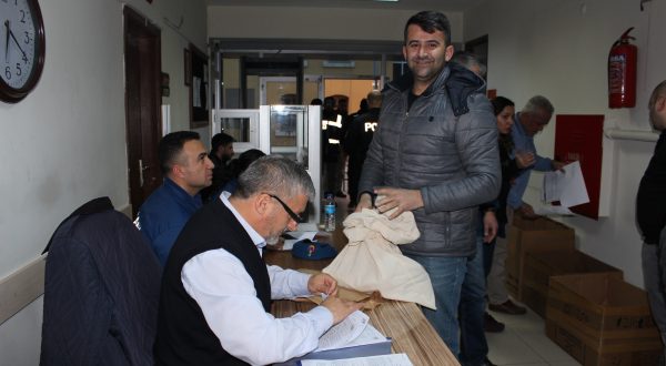 AKÇAABAT’TA OYLAR SAYILIYOR