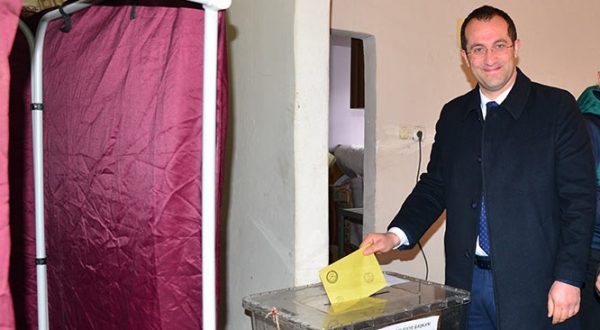 OSMAN NURİ EKİM OYUNU KULLANDI