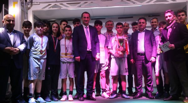 ŞAMPİYONLARA KUPA TÖRENİ YAPILDI