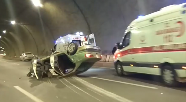 AKYAZI TÜNELİNDE FECİ KAZA