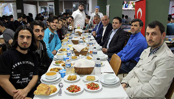 TÜRK KIZILAY AKÇAABAT ŞUBESİNDEN İFTAR YEMEĞİ