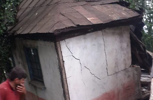 AKÇAABAT’TA EV ÇÖKTÜ!