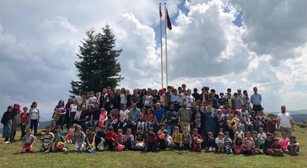 ÖĞRENCİLER KAYABAŞI YAYLASINDA TEMİZLİK YAPTI