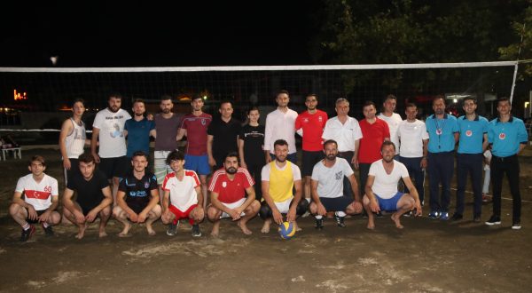 VOLEYBOL’DA ŞAMPiYON “1923 SEBAT GENÇLİK”