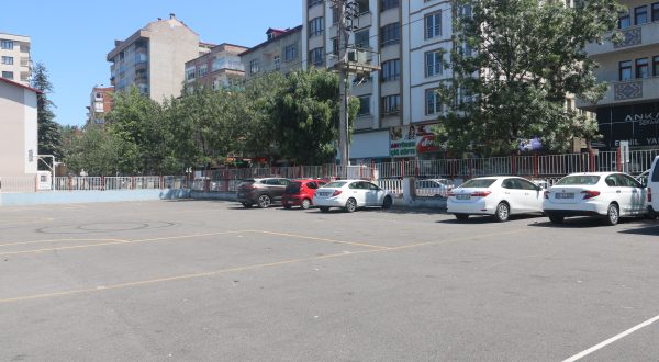 OTOPARKLARIN BOŞ GÖRÜNTÜSÜ ÜZDÜ