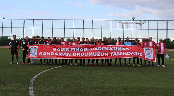 ŞÖHRETLER KARMASI FUTBOL ŞÖLENİNDE RENKLİ GÖRÜNTÜLER YAŞANDI
