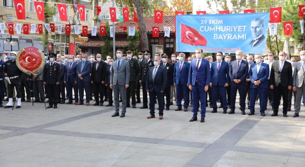 29 EKİM CUMHURİYET BAYRAMI KUTLAMALARI ÇELENK SUNMA TÖRENİ İLE BAŞLADI