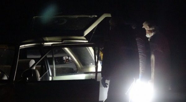 Yıldızlı’da Jandarma Ekiplerine Otomobille Çarparak Kaçan 2 Kişi Aranıyor